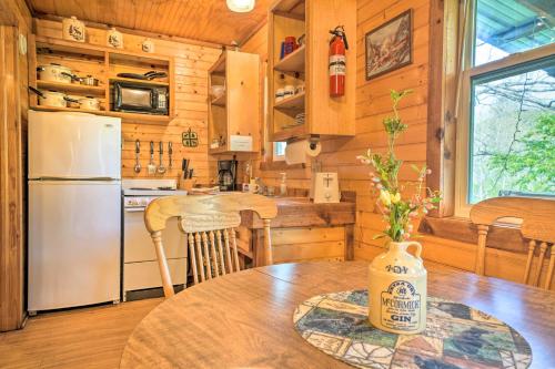 Rustic Davis Cabin Less Than half Mile to Turner Falls!