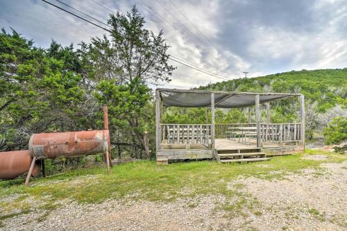 Rustic Davis Cabin Less Than half Mile to Turner Falls!