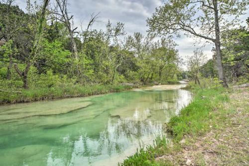 Rustic Davis Cabin Less Than half Mile to Turner Falls!