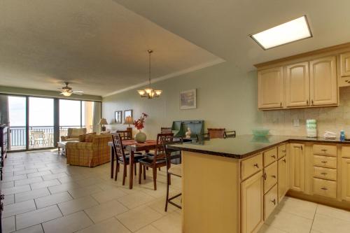 Navarre Towers Condos - image 2