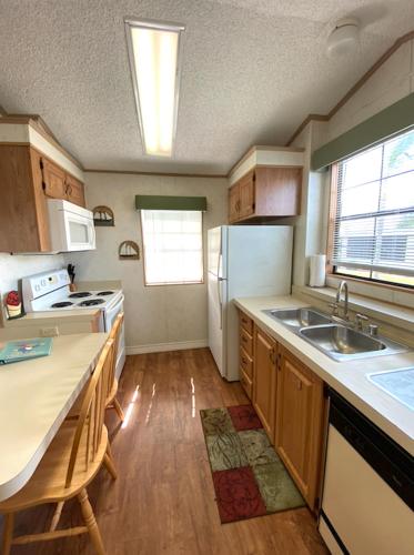 Woody's RV Resort LLC - 주방