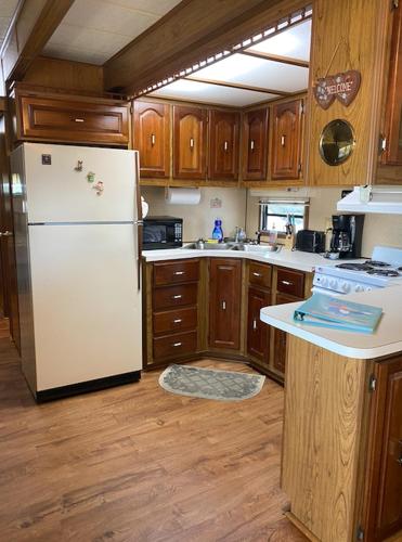 Woody's RV Resort LLC - 주방
