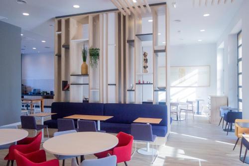 Holiday Inn Express Ciudad de las Ciencias an IHG Hotel - image 11