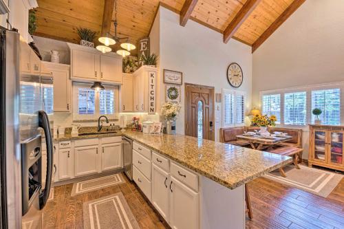 Pinetop Cabin with Yard Less Than 6 Mi to Woodland Lake Park - image 5