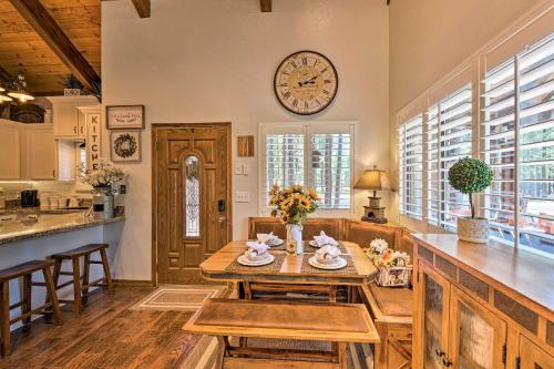 Pinetop Cabin with Yard Less Than 6 Mi to Woodland Lake Park - image 6