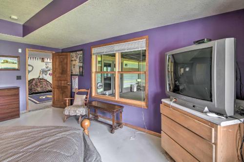 Raccoon River Retreat Indoor Pool and Outdoor Fun! - image 6