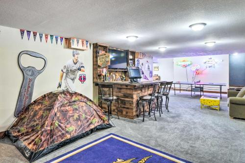 Raccoon River Retreat Indoor Pool and Outdoor Fun! - image 7
