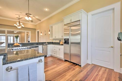 Luxe Lake Weir Beach Retreat with Private Dock - image 5
