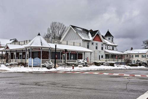 Warm & Welcoming Suite: Amherst Historic District - Apartment - Amherst