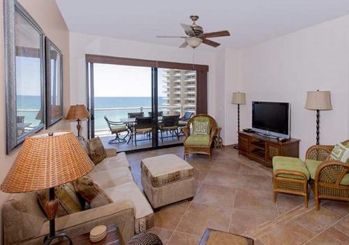 3 Br CONDO AVAILABLE IN LAS PALOMAS SANDY BEACH