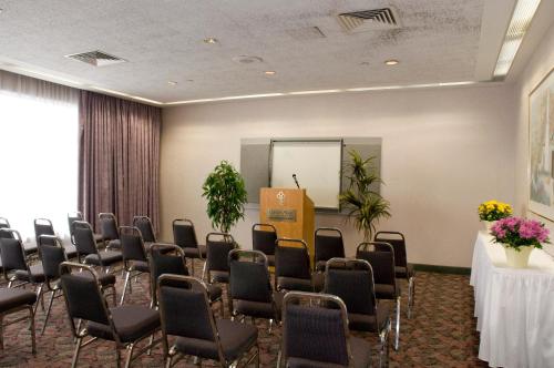 Cartier Place Suite Hotel - image 5