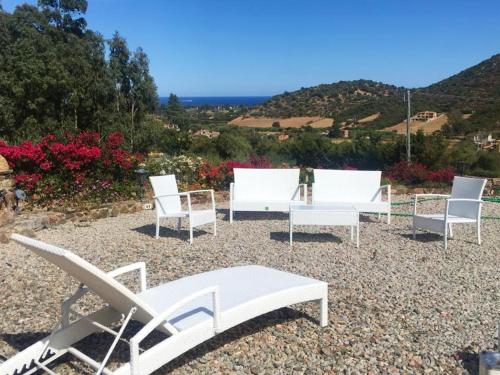 2 bedrooms house with sea view enclosed garden and wifi at Cardedu 1 km away from the beach gîte à louer Cardedu
