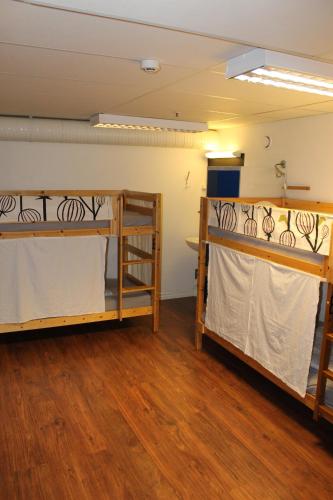 1 bunk bed