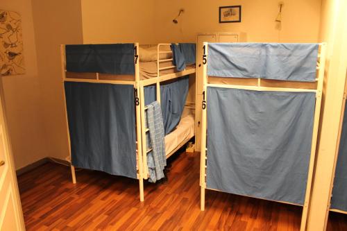 1 bunk bed
