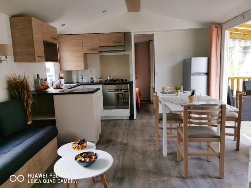 Bungalow de 3 chambres avec vue sur la mer piscine partagee et jardin clos a Les Mathes a 2 km de la plage gîte à louer La Palmyre