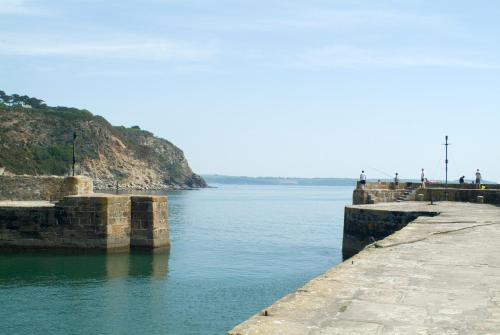 Pier House - image 10