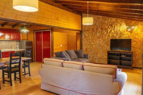 3 bedrooms chalet with shared pool furnished balcony and wifi at Branca Albergaria a Velha