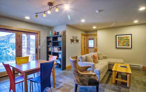 Mapes Home - main image