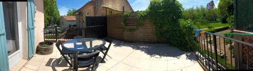 House with 4 bedrooms in Le Muy with wonderful city view furnished terrace and WiFi 20 km from the beach gîte à louer Le Muy