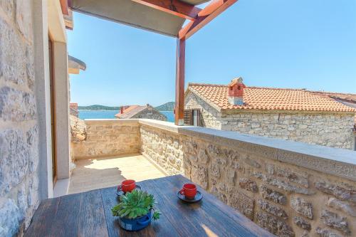 House Stone house island Prvic