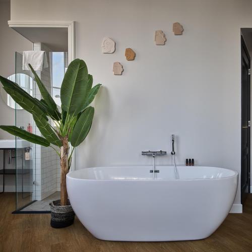 Bañera de hidromasaje, FINCH Boutique Hotel, downtown in Deventer