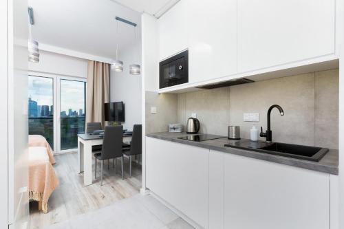 Apartments Warsaw Business Center by Renters - image 7