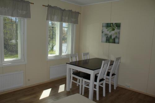 設施, Labbnäs Semesterhem, Radhuset (Labbnas Semesterhem, Radhuset) in 凱米恩薩里