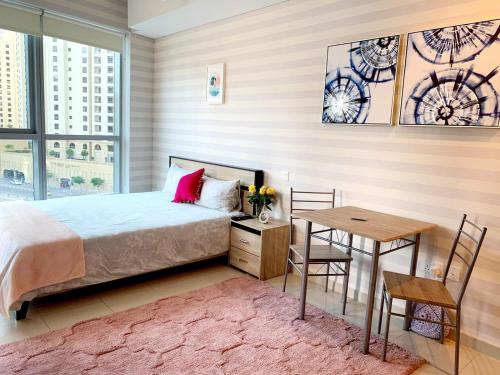 Luxury Studio Apartment With Full Dubai Marina Views - image 8