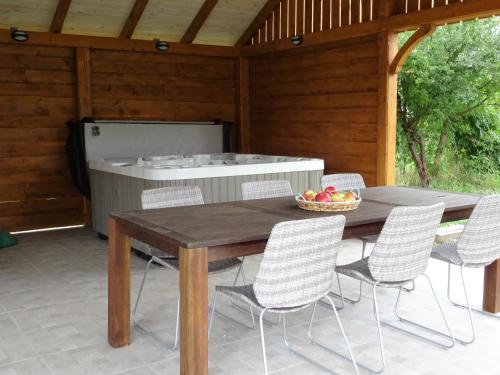 อ่างแช่น้ำร้อน, Melody Huis in โปรอสซโล่