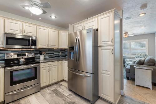 Anna Maria Island - Waterfront Escape - image 3