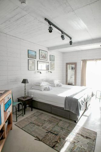 Surfers Lodge Peniche by null