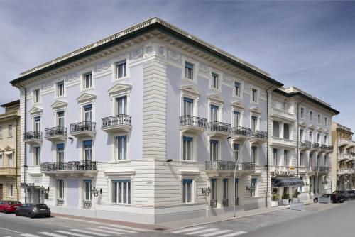 Palace Hotel - image 2