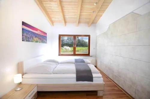 W-Apartments - Spacious Parking, EV-Station & Private Outdoor Area with Playground in Offenburg, Deutschland