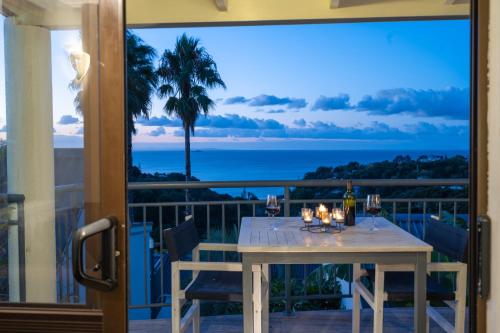 Balcony/terrace, PALM BEACH COTTAGE WITH FANTASTIC VIEWS AND PRIVATE SPA POOL, WIFI, SKY TV, DBLE SKY AND POSSIBLY A  in Waiheke Island