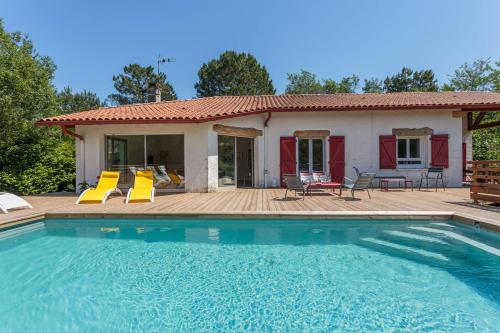 LANDAGAINA Villa with heated pool and garden Guethary close to Biarritz - Location saisonnière - Guéthary