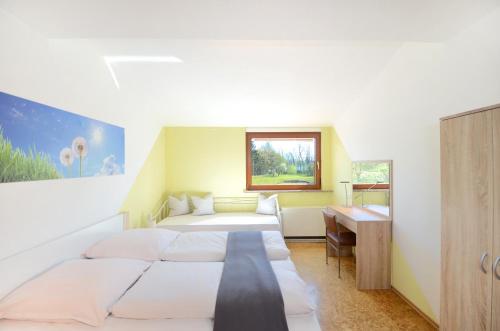 W-Apartments - Spacious Parking, EV-Station & Private Outdoor Area with Playground in Offenburg, Deutschland