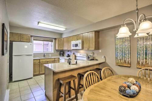 Updated Townhome - Walk to Slopes and Main St! - image 2