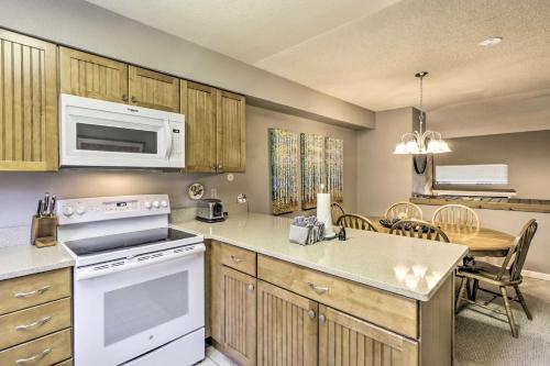 Updated Townhome - Walk to Slopes and Main St! - image 4