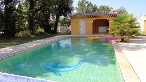 . Villa de 3 chambres avec piscine privee jardin clos et wifi a Regusse