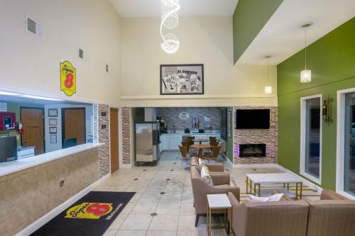 Super 8 By Wyndham El Dorado in El Dorado