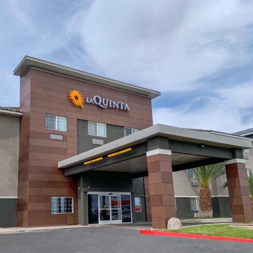 La Quinta Inn & Suites by Wyndham Las Vegas Nellis