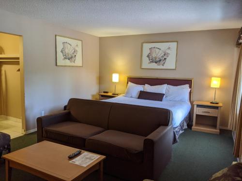 Howard Johnson by Wyndham Downtown Kamloops