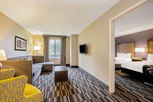 La Quinta Inn & Suites by Wyndham The Woodlands Spring