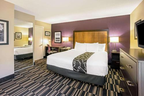 La Quinta Inn & Suites by Wyndham The Woodlands Spring