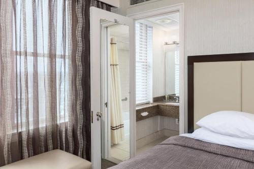 2 queen beds