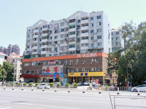 7 Days Premium Guangzhou Fangcun Guanggang New City Hedong Metro Station in Fangcun District