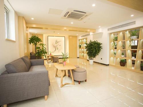 7 Days Premium Beijing Cancer Hospital Guomao Jingsong Metro Station in Jinsong / Panjiayuan