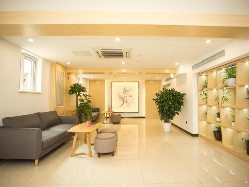 7 Days Premium Beijing Cancer Hospital Guomao Jingsong Metro Station in Jinsong / Panjiayuan