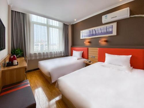 2 twin beds
