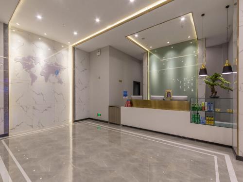7Days Premium Kunming East Railway Station Juhua Airport Bus Metro Station Branch – Kunming, IA